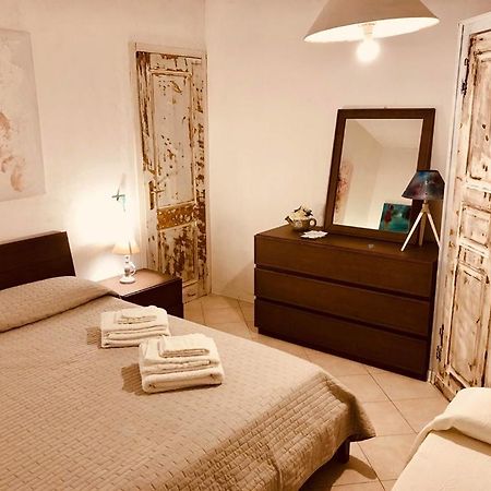 B&B Le Quattro Stagioni Ла Мадалена Екстериор снимка