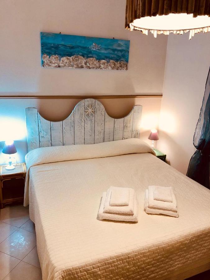 B&B Le Quattro Stagioni Ла Мадалена Екстериор снимка